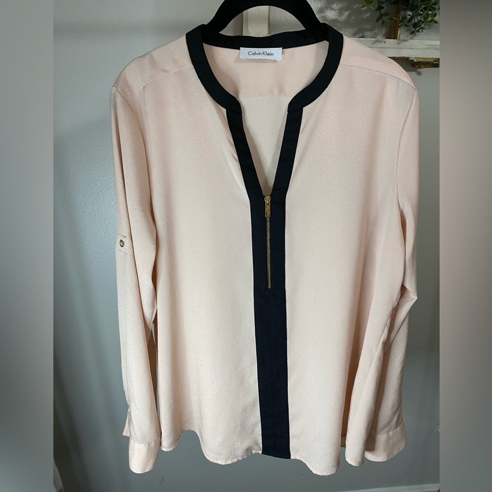Calvin Klein Women's Blouse in peach and Black